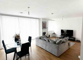 Large Morden 1 Bedroom Apartment London Catford with Great Transport Links - Perfect For Long Stays